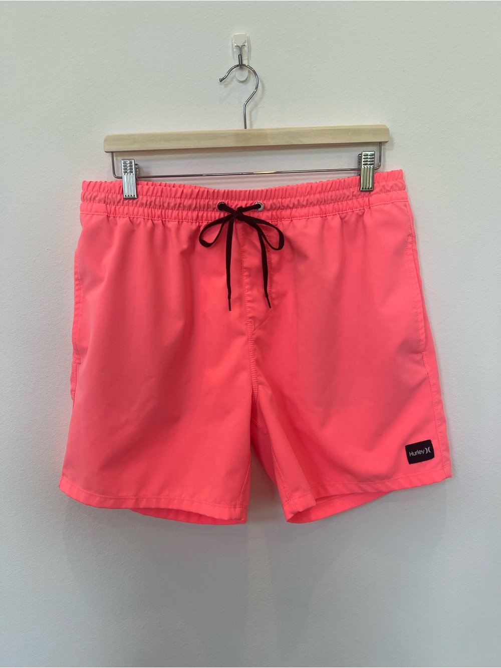 Hurley Men’s Large Hot Pink Active Shorts with Black Drawstring